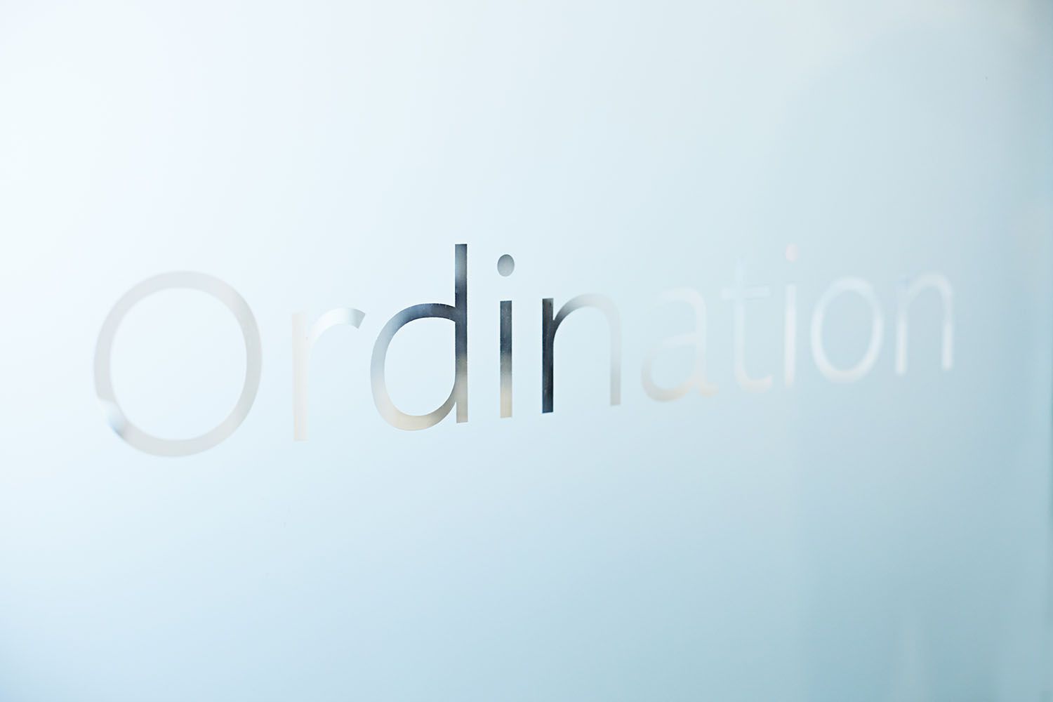 Das Wartezimmer in der Praxis von Dr. Andrea Buzath-Fiedler.